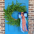Load image into Gallery viewer, 22" Boxwood Green Wreath
