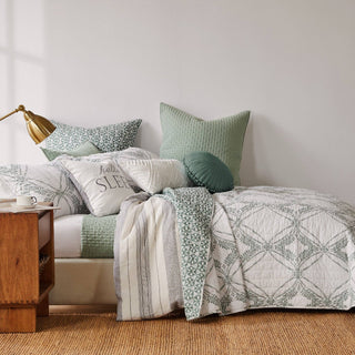 Sage Medallion Quilt Set