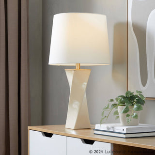 Curvo 27" Cream Lamp